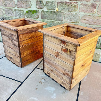 Windsor Garden Planter Set by Charles Taylor