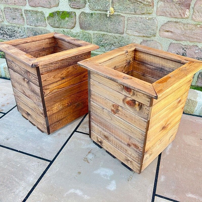 Windsor Garden Planter Set by Charles Taylor