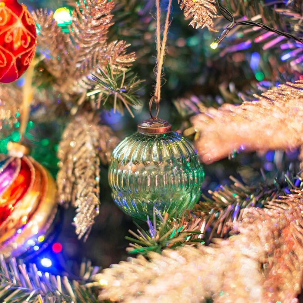 Green Recycled Glass Grooved Bauble