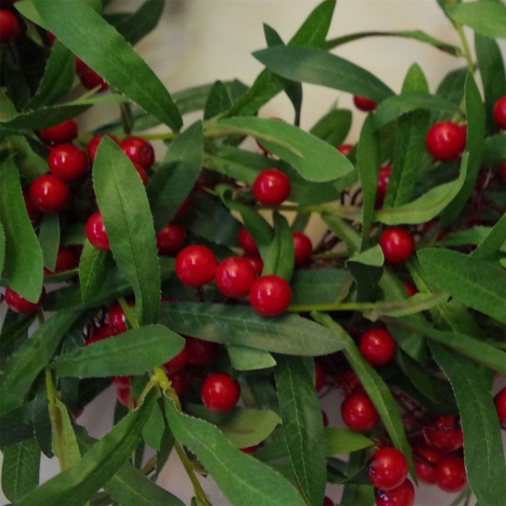 60cm (24 inches) Large Luxury Christmas Mistletoe Leaf and Red Berry Floristry Wreath