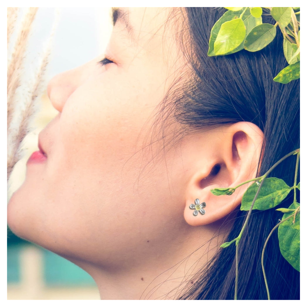 Silver Daisy Stud Earrings