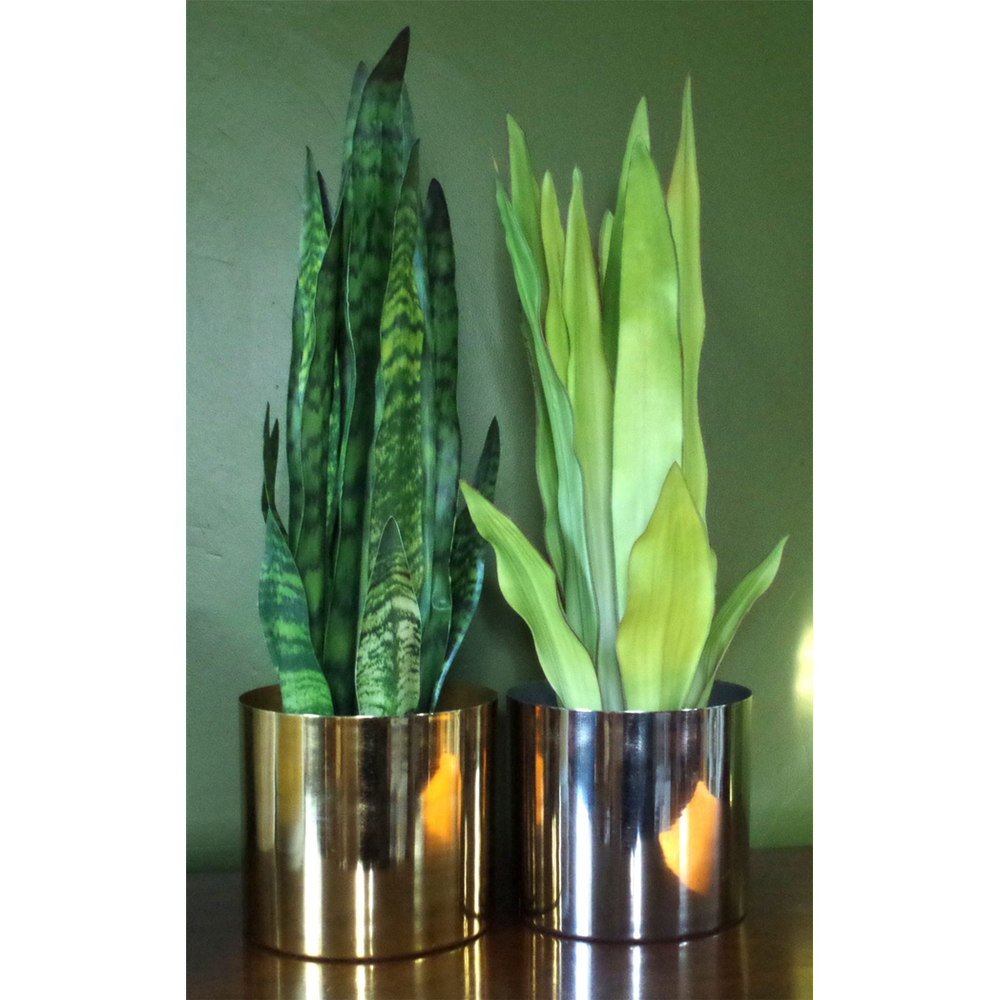 Leaf Metal Planter Plant Pot with Polished Gold Finish 20 x 18cm