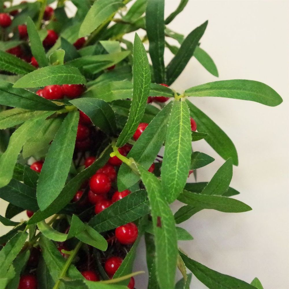 60cm (24 inches) Large Luxury Christmas Mistletoe Leaf and Red Berry Floristry Wreath