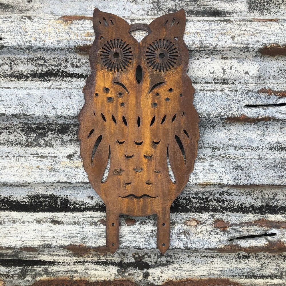 Rusty Metal STANDING OWL DECORATION Garden ornament